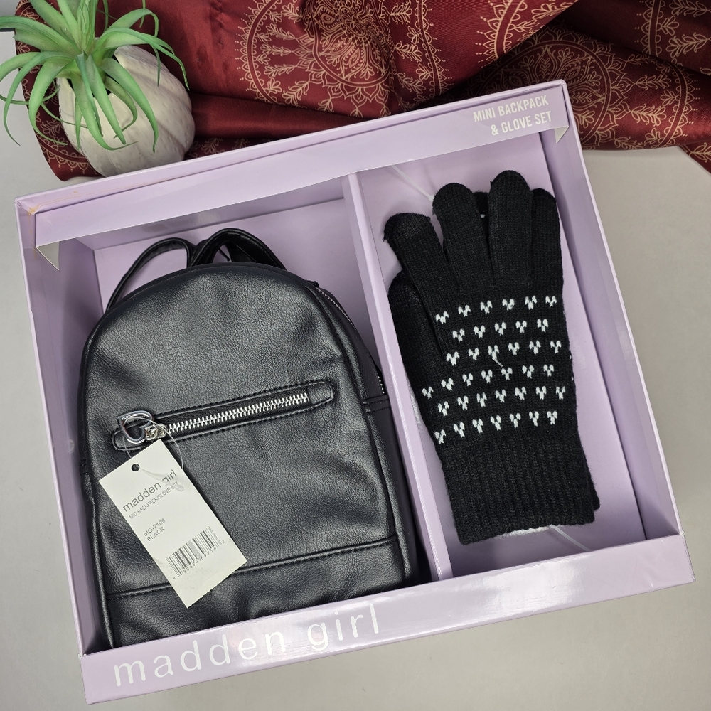 Madden Girl Mini Backpack And Glove Set Black NWT